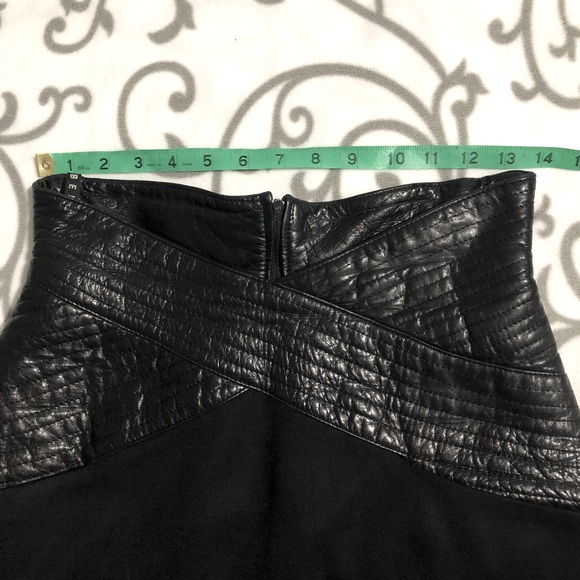 High-Waisted Vintage Pencil Skirt - Picture 4 of 7